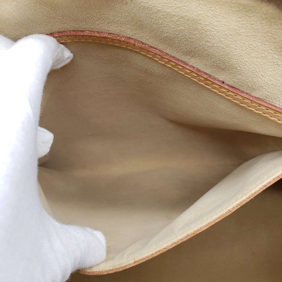 Authentic Louis Vuitton Retiro PM Monogram Shoulder and Hand Bag - Picture 13 of 16